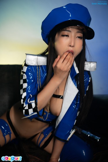 Emiri Momota Masturbates On Couch 16