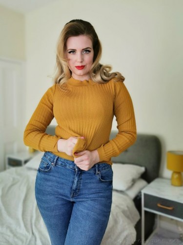 Frankii Wilde Teases In The Bedroom 2