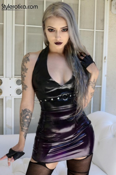 Genevieve In Skin Tight 1