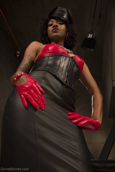 Hot Leather Mistress Lotus Lain 3