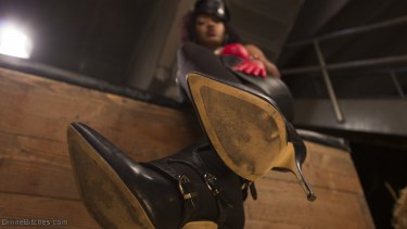 Hot Leather Mistress Lotus Lain 5