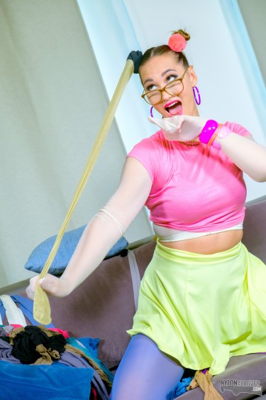 Housewife Naomi And Her Colored Nylons 12