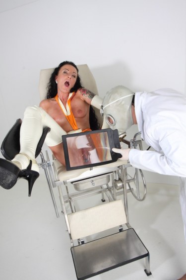 Kinky Fetish Slut Ginna At The Doctor 15