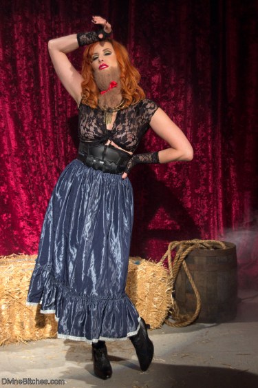 Maitresse Madeline Marlowe In Black Lingerie 1