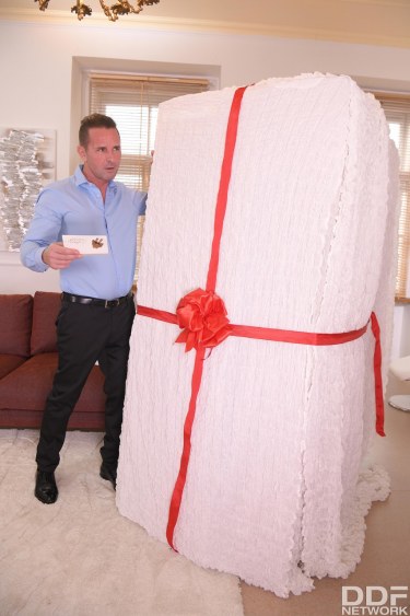 Olivia Sin In Blowjob And Pussy Fucking Gift 3