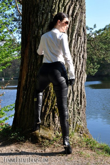 Outdoor Boot Wank With Lady Victoria Valente 5