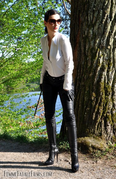 Outdoor Boot Wank With Lady Victoria Valente 7