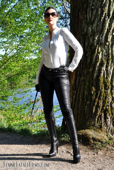 Outdoor Boot Wank With Lady Victoria Valente 8