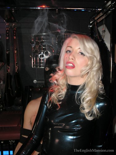 Smoking Young Latex Domina 7