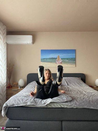 Sweet Susi In Leather Pants On Bed 3