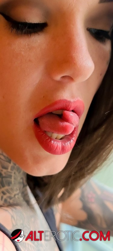 Tattooed Model Lucy Zzz Photoshoot 3