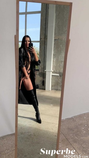 Victoria Mur In Front Of A Mirror 10