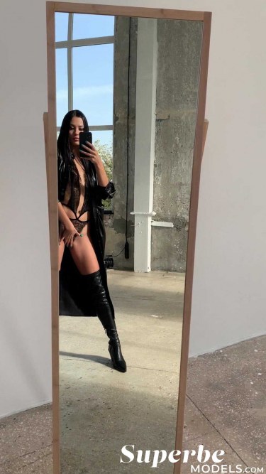 Victoria Mur In Front Of A Mirror 11