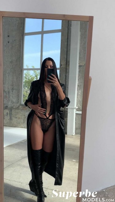 Victoria Mur In Front Of A Mirror 2