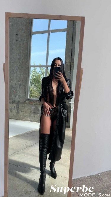 Victoria Mur In Front Of A Mirror 4