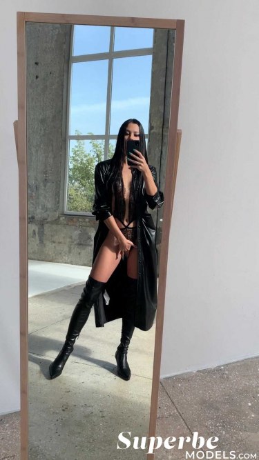 Victoria Mur In Front Of A Mirror 6