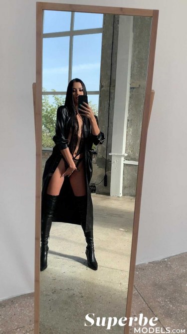 Victoria Mur In Front Of A Mirror 8