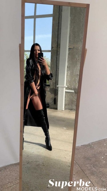 Victoria Mur In Front Of A Mirror 9
