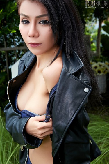 Aliyah In Leather Jacket 5