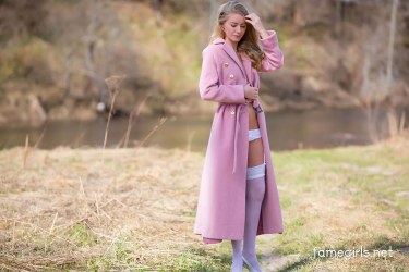 Amateur Hottie Ella Strips Outdoors 2