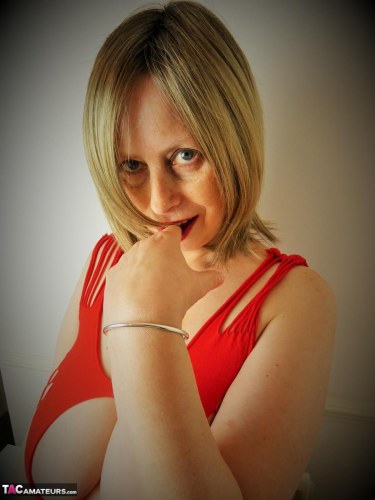 Amateur Posh Sophia In Black Boots 17