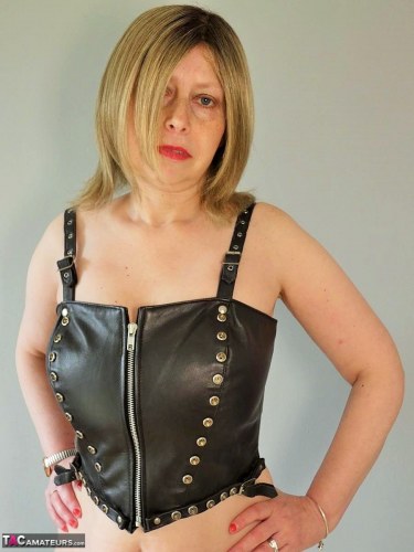 Amateur Slut Slut In Latex And Boots 18