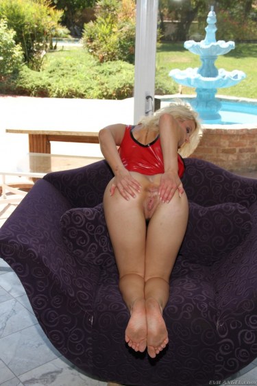 Anikka Albrite Fucked By James Deen 14