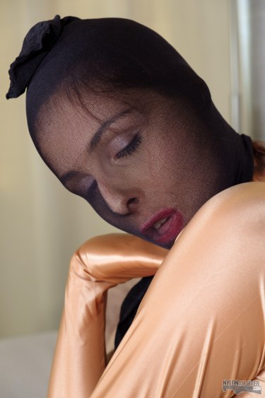 Antonia Sainz Shines In Pantyhose 14