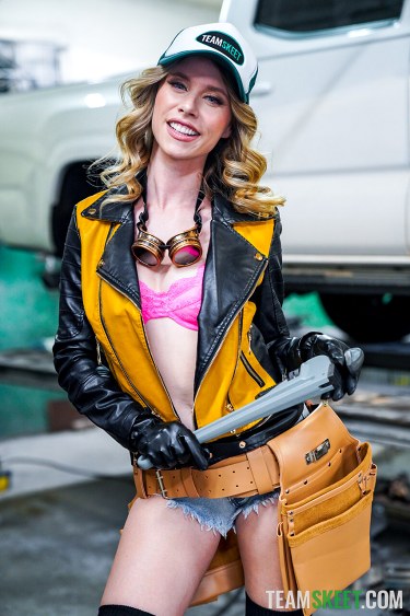 Anya Olsen Fucked In A Garage 1