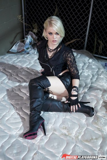 Ash Hollywood In A Rockstar Like Outfit 6
