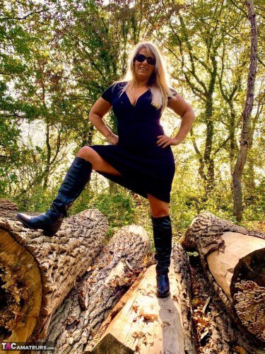 Autumn Walking With Sweet Susi 15