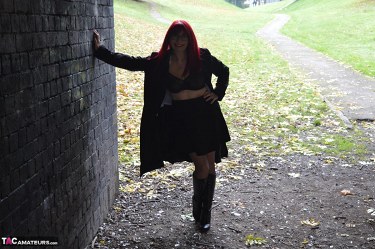 Barby Slut In Flashing In The Park 12