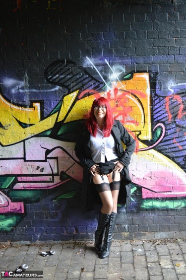 Barby Slut In Flashing In The Park 2