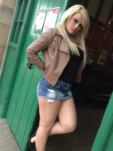 Bonnie D Pees In Public 3