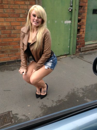 Bonnie D Pees In Public 4