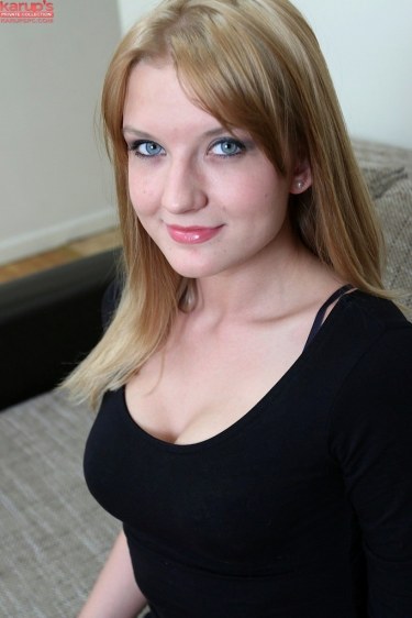 Bree Masturbates On Couch 1