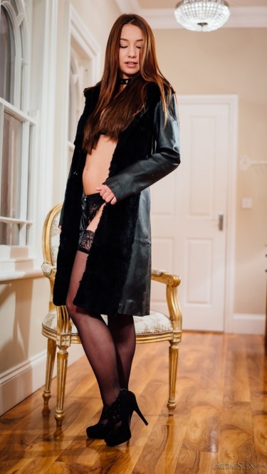 Brunette Lingerie Beauty Taylor Sands 1