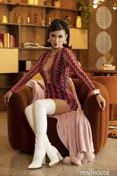 Bryona Ashly In A Vintage Scene 1