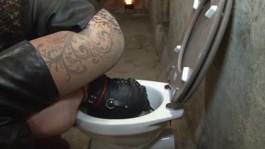 Calea Toxic And The Toilet Cleaner 8