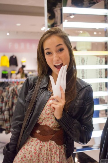 Carlee Delima Teases In Public 19