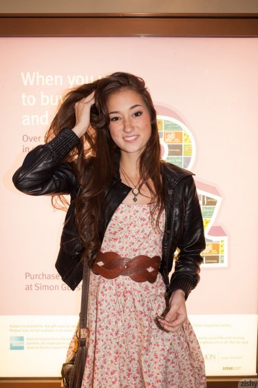 Carlee Delima Teases In Public 7