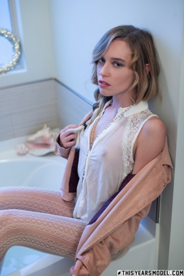 Chill At Home With Samantha Styles 1