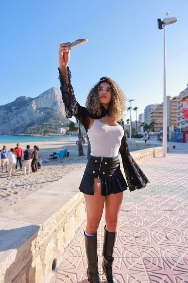 Come For A Walk Starring Valery Ponce 1