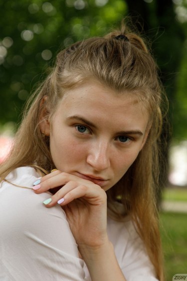 Dreaming In A Park With Regan Budimir 3