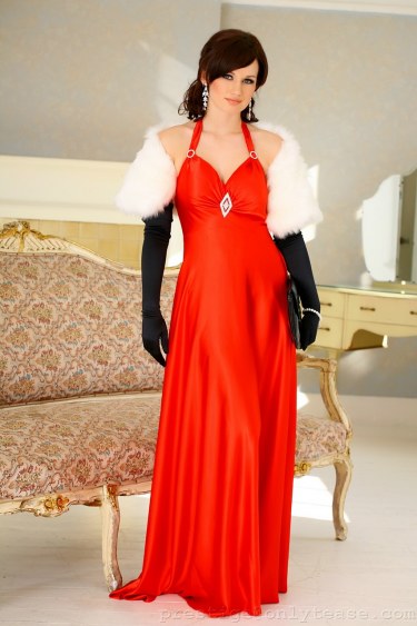 Elegant Brunette Kitty Lea 1