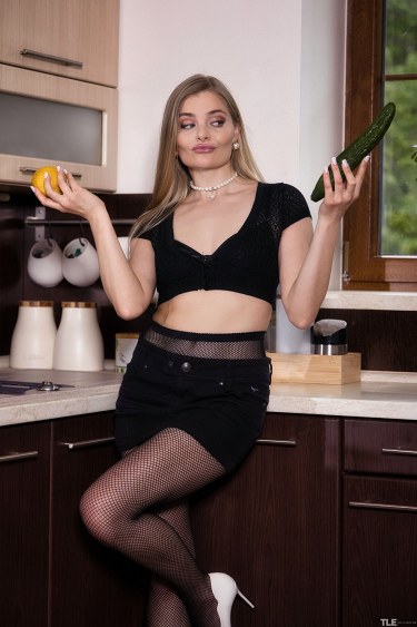 Fibi Euro In Kinky Menu 1