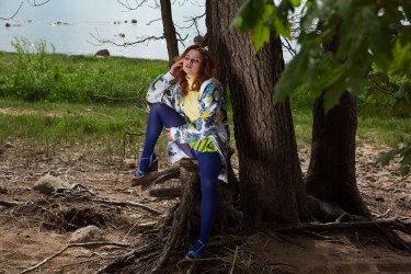 Foxy In Blue Tights Gets Horny Outdoors 2