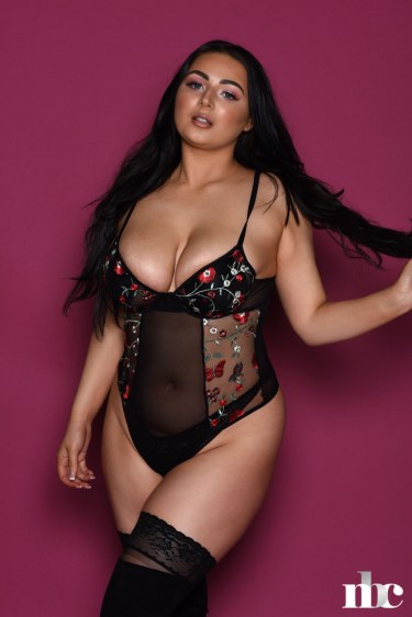 Foxy Lucina In Lingerie And Boots 1