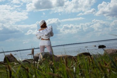 Foxy Masturbates At The Beach 11