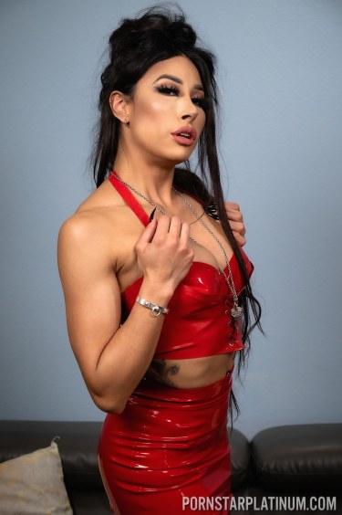 Goddess Tangent In A Fetish Threeway 2